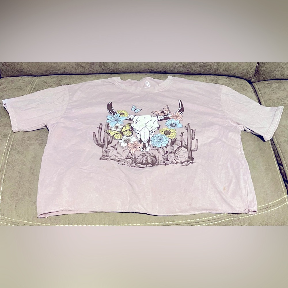 Organic Collections super soft lilac cropped tee with cute design.